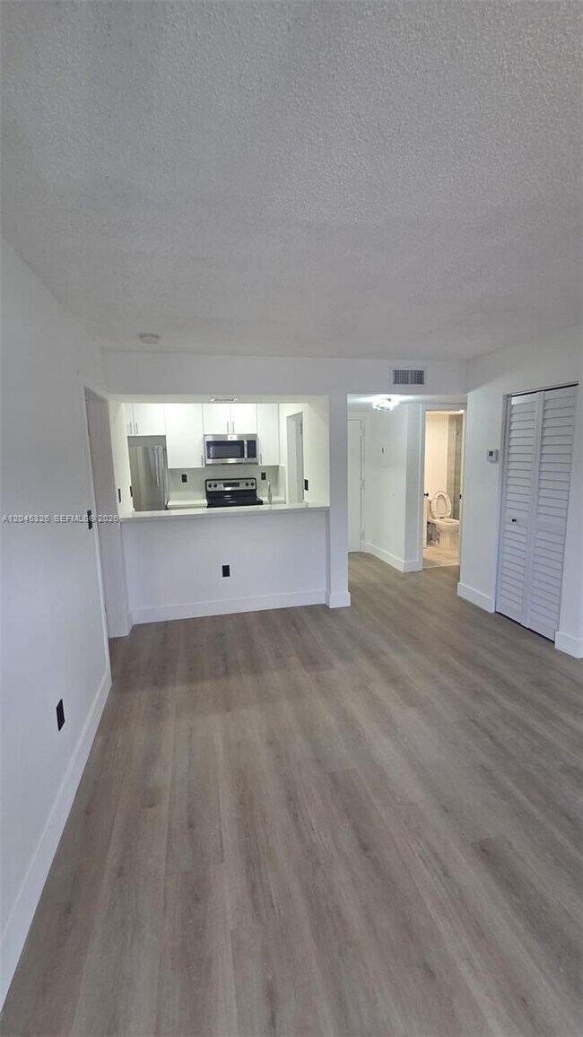 Foto del edificio - 7125 NW 186th St