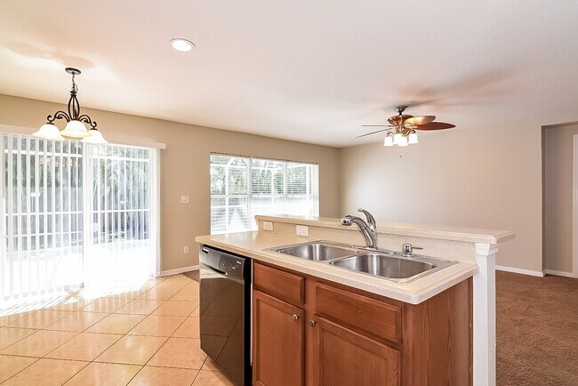 Foto del edificio - 406 Chimney Rock Dr