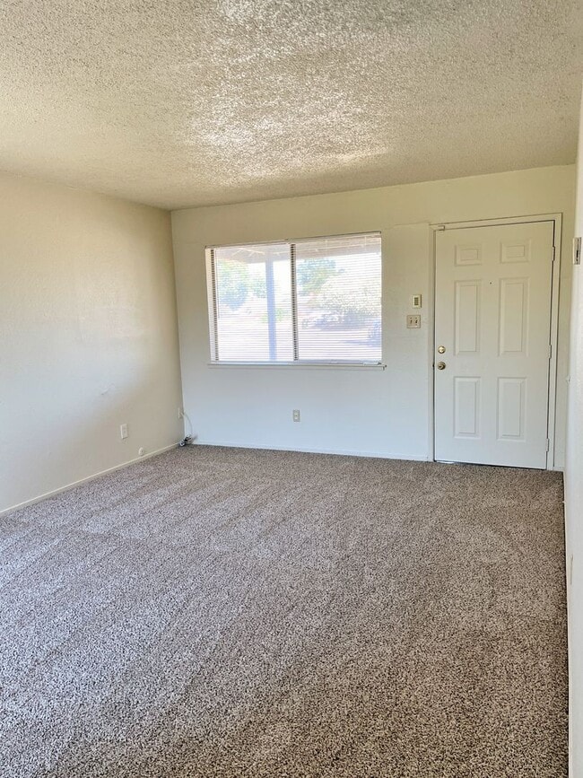 Building Photo - Coming Soon ** Great 2 bd/1ba Home in Strawberry Manor