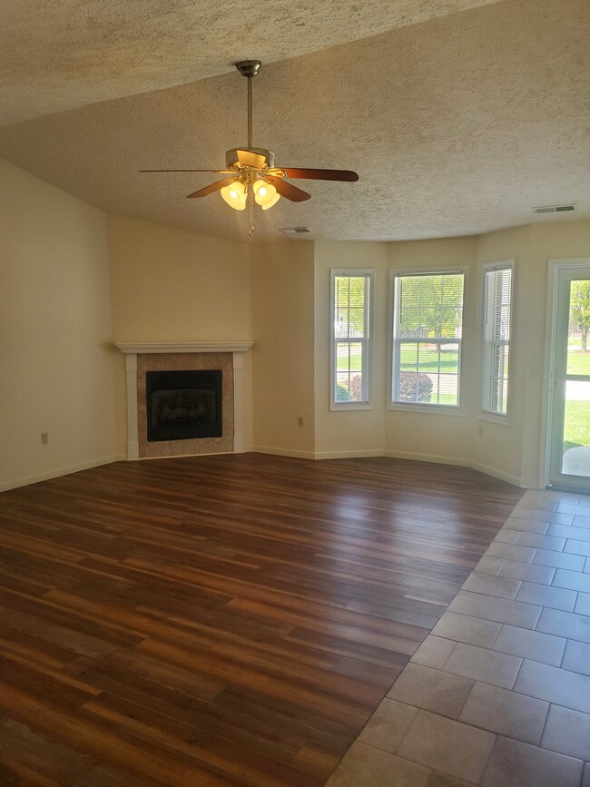 Front Room, vaulted ceiling, bay window, gas fire place - 629 Franklin Ave