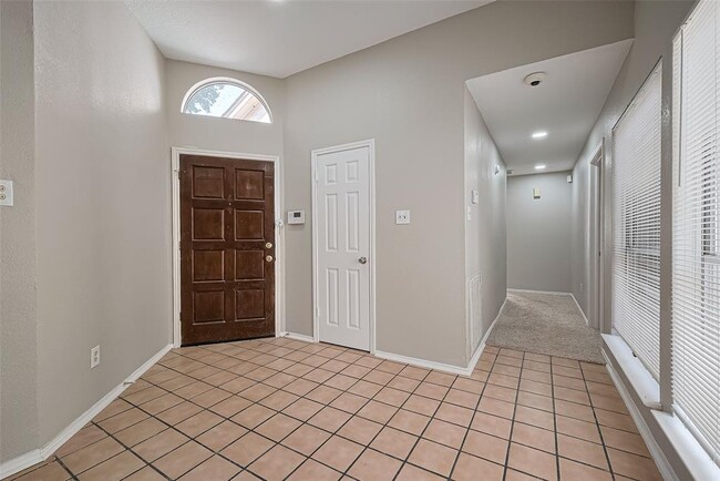 Building Photo - 2339 Loyanne Dr