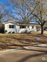 Building Photo - 118 Pemberton Dr