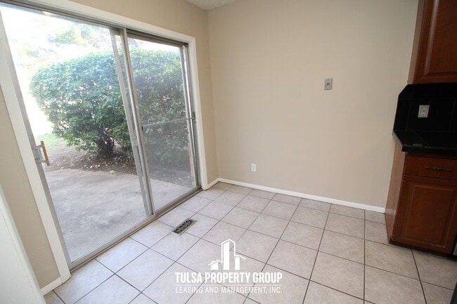 Foto del edificio - 5602 S Harvard Ct Unit B Tulsa OK 74135