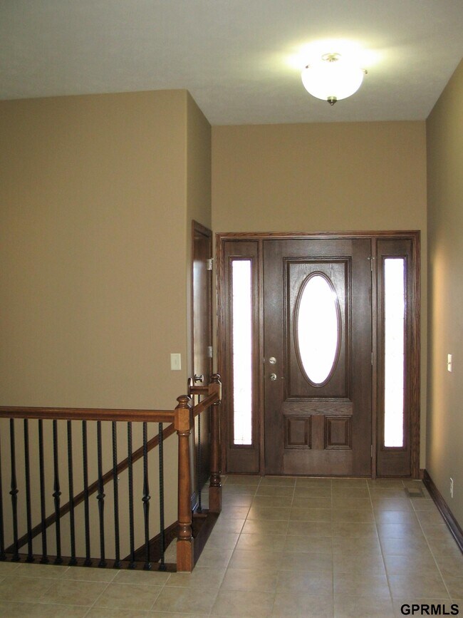 Building Photo - 330 8th St Cir