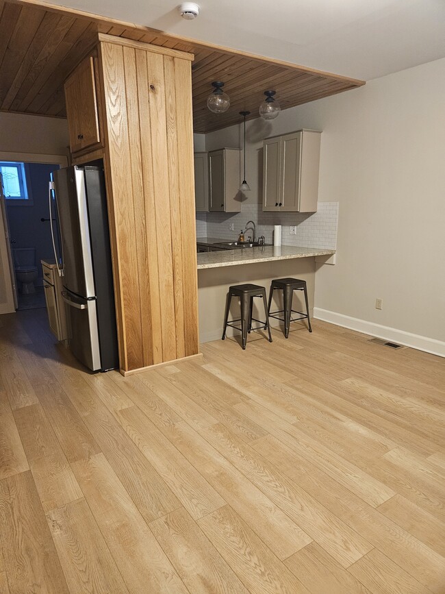 refrigerador - 223 E 10th St