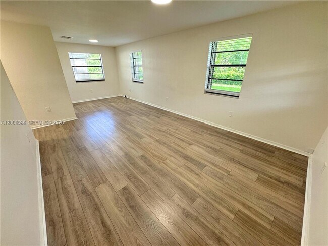 Foto del edificio - 5637 Taft St