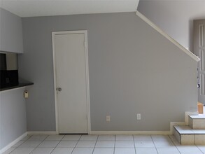 Building Photo - 13840 Hollowgreen Dr