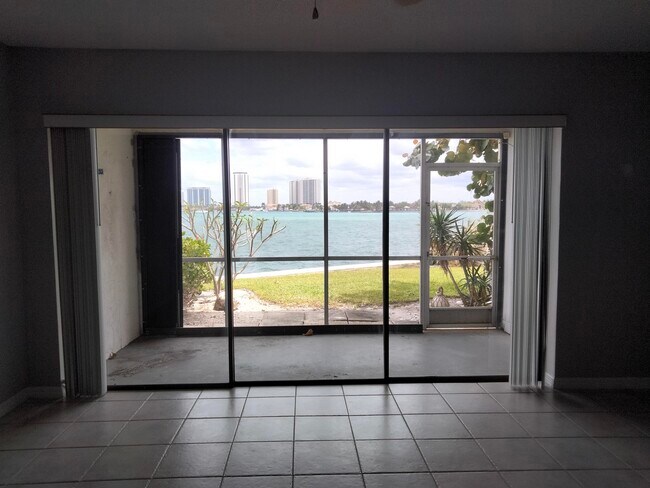 Foto del edificio - 360 Wilma Cir