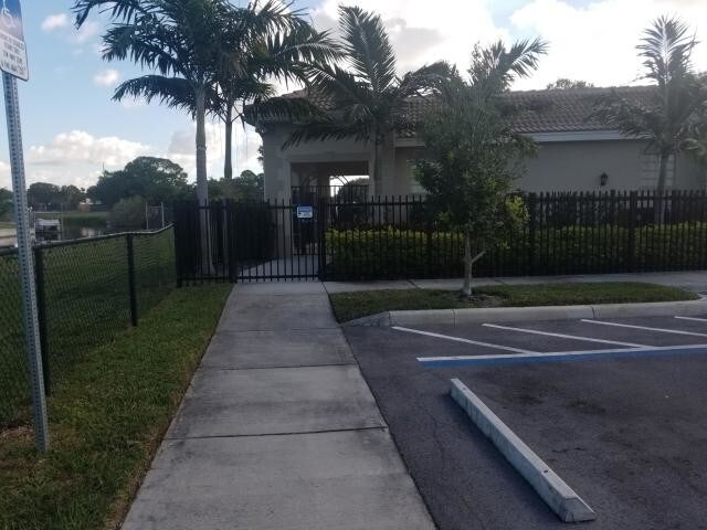 Foto del edificio - 1120 Vermilion Drive