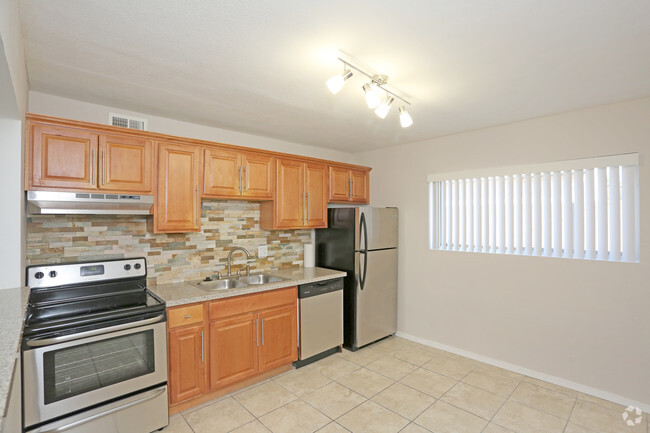 2BR, 1BA - 765 SF - Pierson Palms