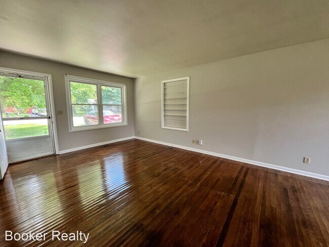 Building Photo - 3 br, 1 bath House - 10516 N Delaware St