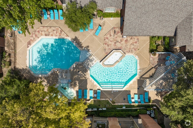 Piscinas estilo centro turístico - The Residence at North Dallas