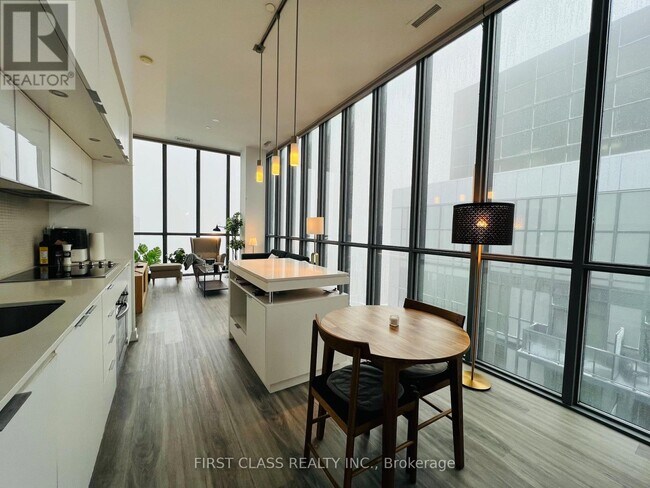 Photo du bâtiment - 110 Charles St E