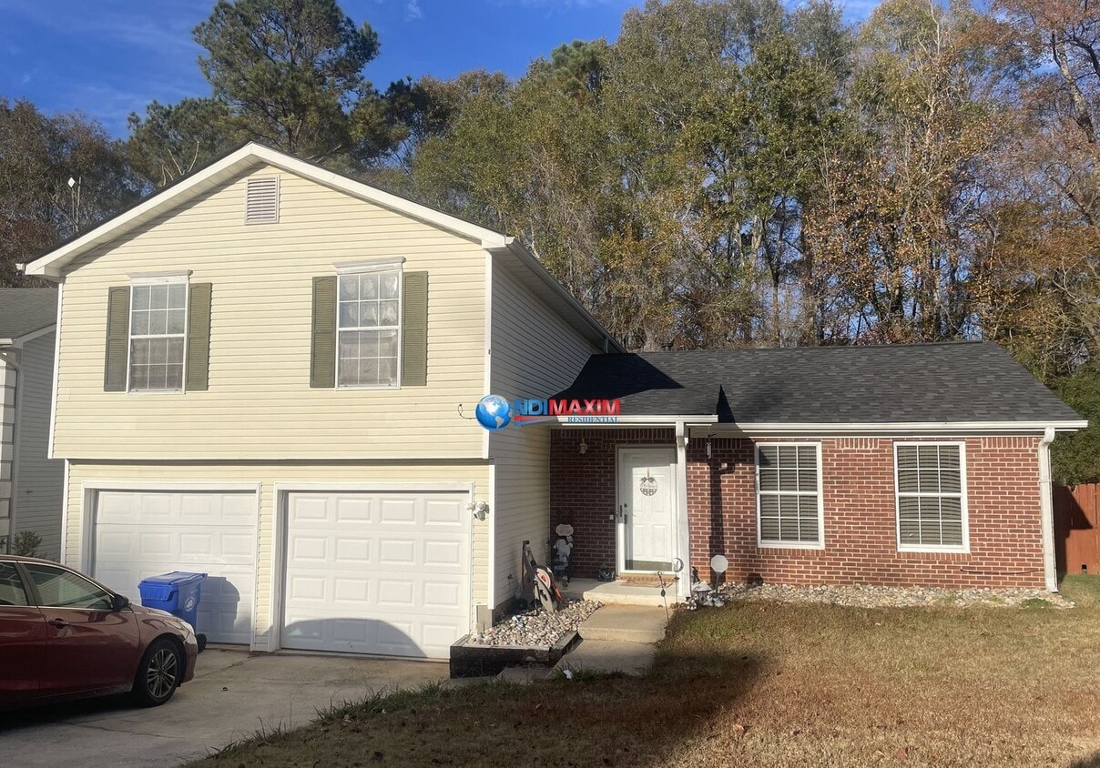 Primary Photo - Spacious 4 bedrooms split-level house in Lithonia