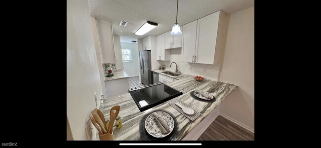 Foto del edificio - 2 br, 1.5 bath Townhome - 619 Sandalwood D...