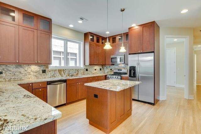 Foto principal - 2143 N Damen Ave.