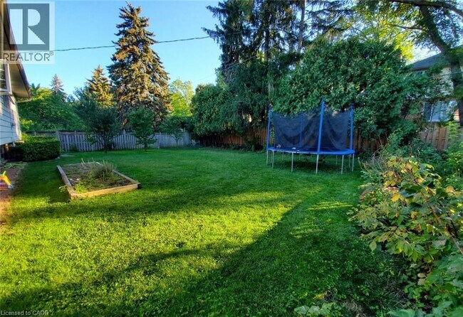 Building Photo - 350 Oakwood Dr