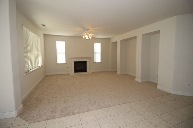 Building Photo - 2475 Deauville Cir