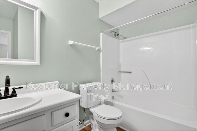 Foto del edificio - 2219 New Garden Rd
