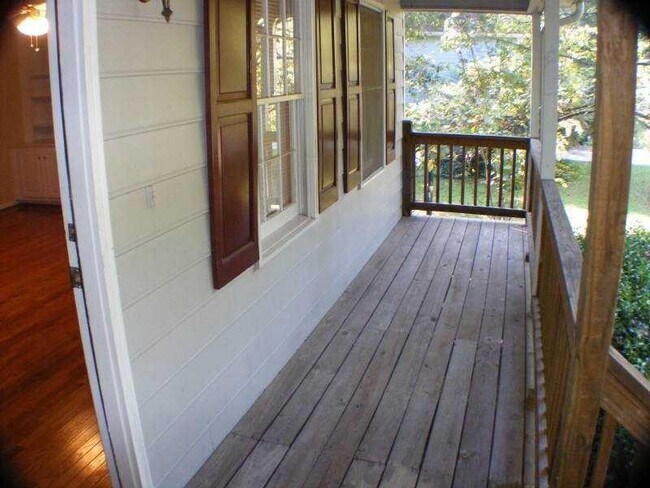 Building Photo - 3211 Country Walk Dr