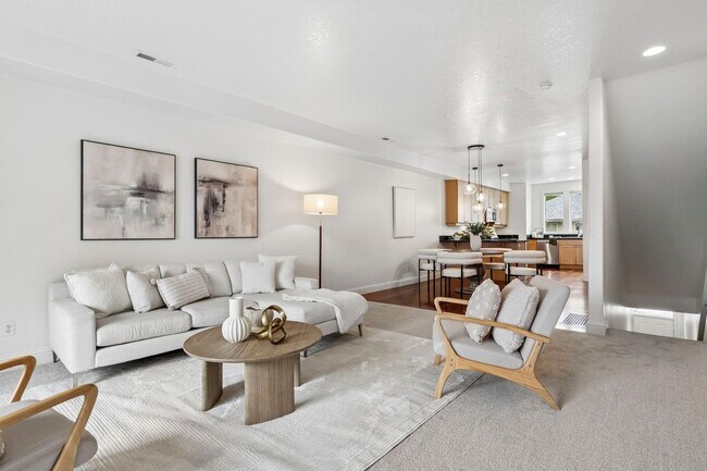 Building Photo - Spectacular SW Portland 2 bedroom Townhouse