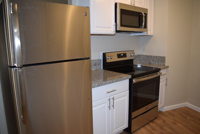Building Photo - 6049 Northcrest Cir