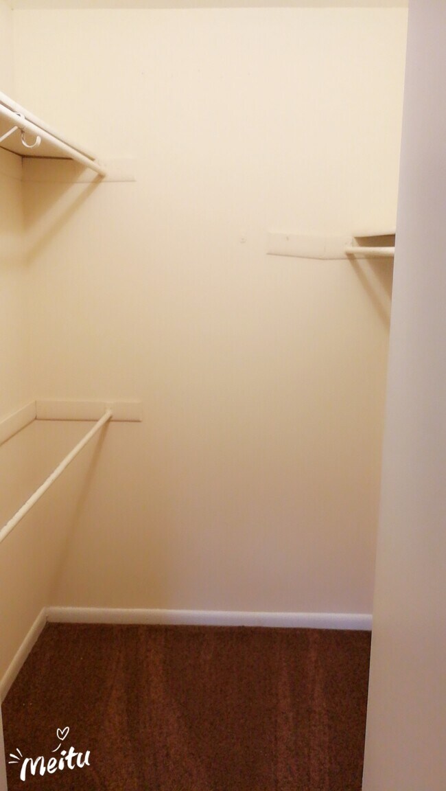 walk-in closet - 3324 Heathstead Place