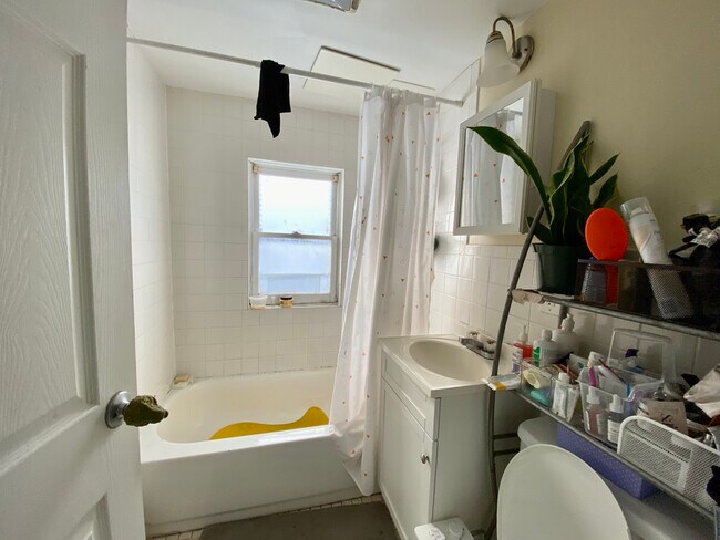 Foto del edificio - 12 Shepherd Ave