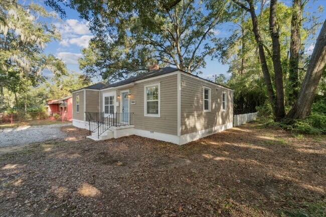 Foto del edificio - Charming Midtown Home – Updated and Move-I...