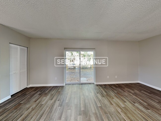 Building Photo - 2727 W 45th St