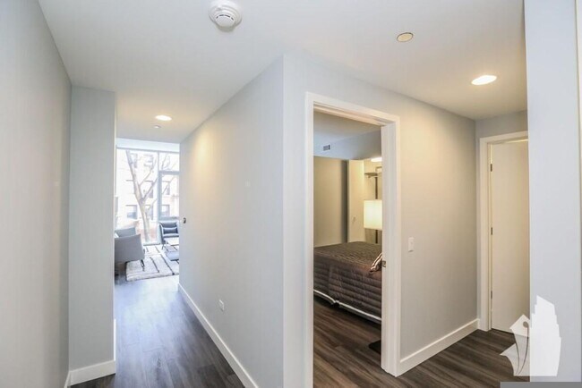 Building Photo - 1 bedroom in Chicago IL 60613