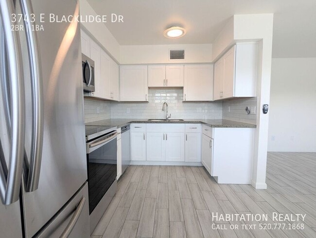 Building Photo - 3743 E Blacklidge Dr