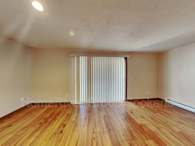Building Photo - 2112 W Riverside Ave