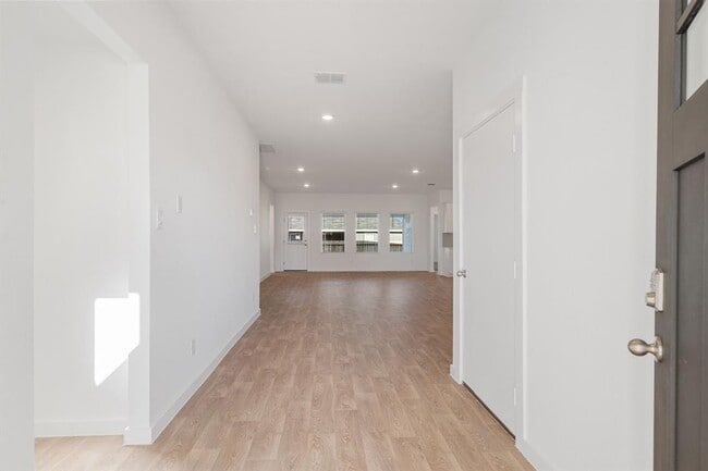 Building Photo - 709 Tranquility Ln