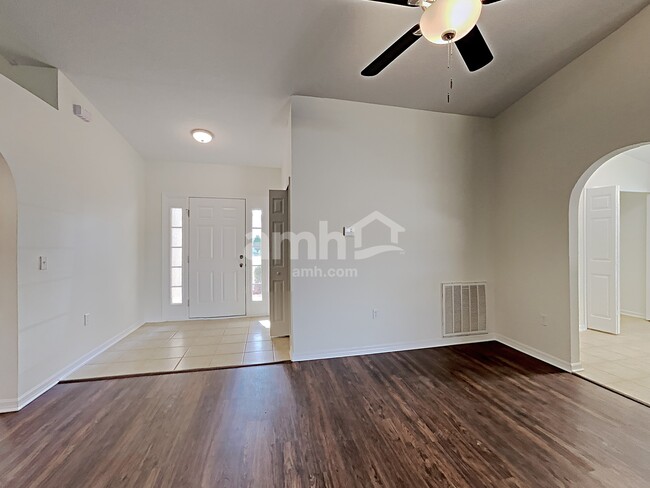 Foto del edificio - 5251 Silver Thistle Ln