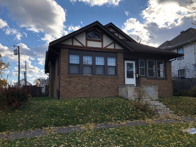 Building Photo - 3 bedroom home