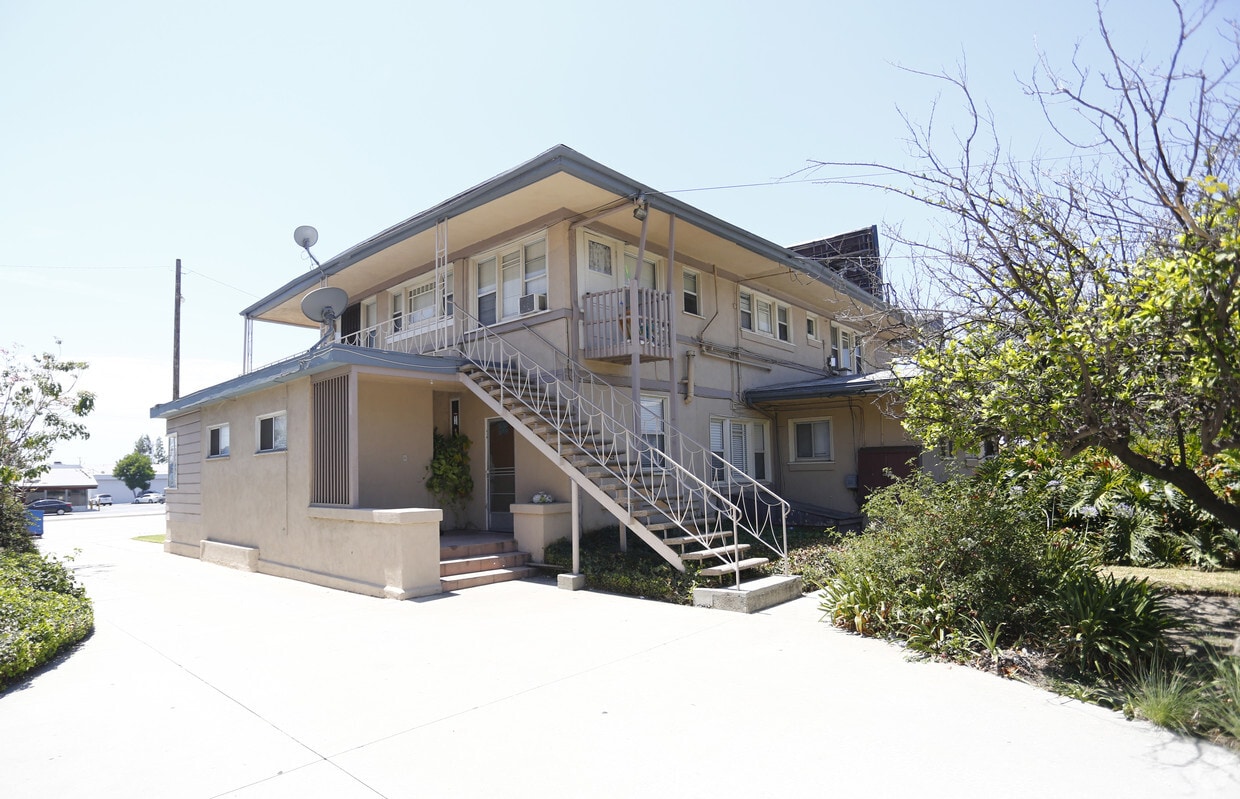 Building - 3721-3723 Huntington Dr