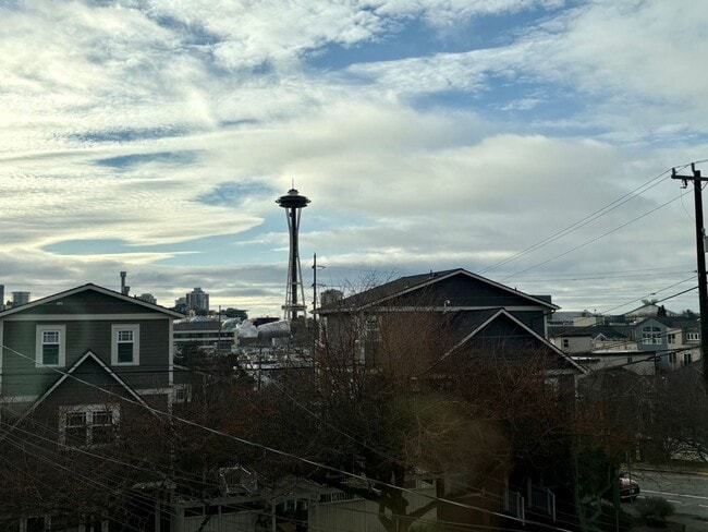 Building Photo - 556 Ward St