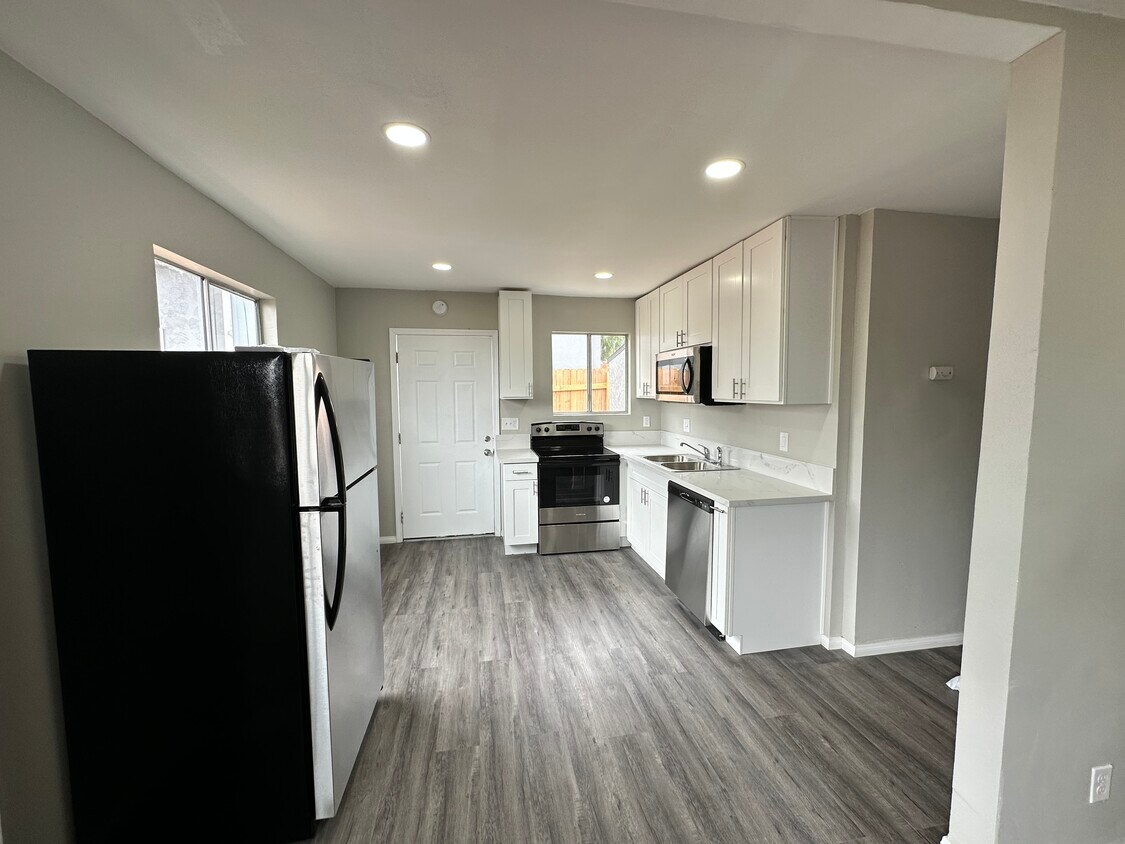 Foto principal - 8315 Lincoln St