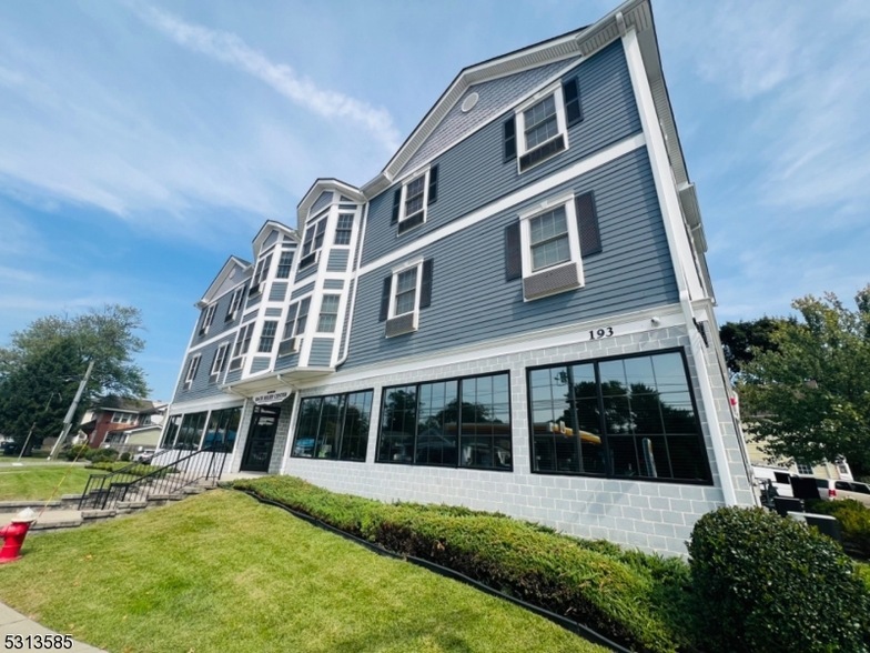 Foto principal - 193 Terrill Rd