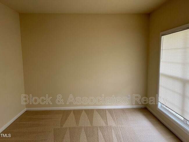 Foto del edificio - 718 Straywhite Ave