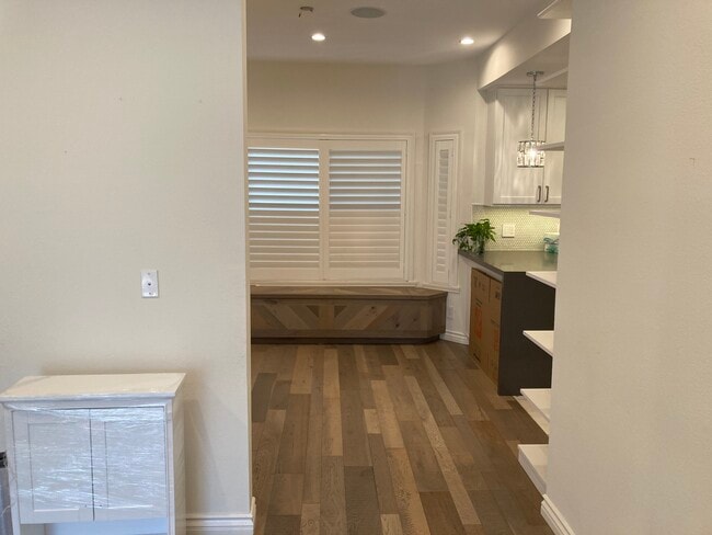 Building Photo - 14050 Magnolia Blvd