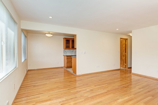 Building Photo - 1515 6th Ave W