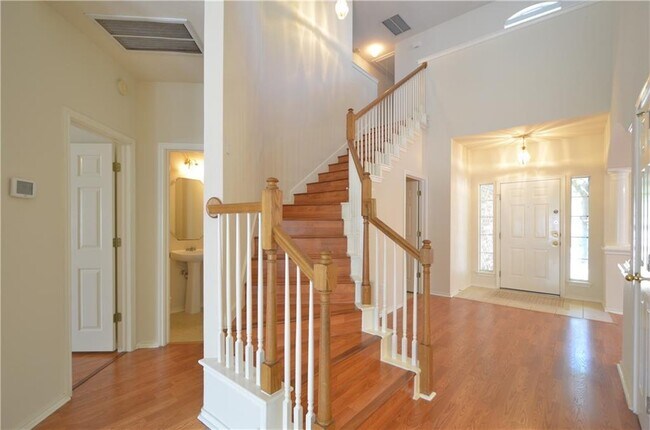 Foto del edificio - 9005 Mountain Mist Ln