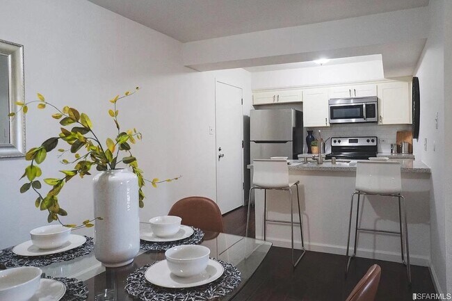 Foto del edificio - 6103 Admiralty Ln