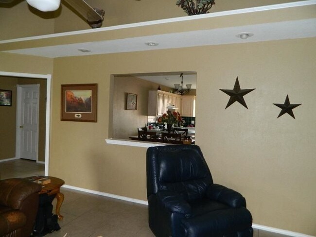 Building Photo - 4408 SW Parkway Dr