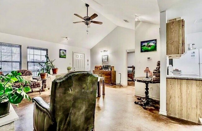 Foto del edificio - 10012 Little Creek Cir