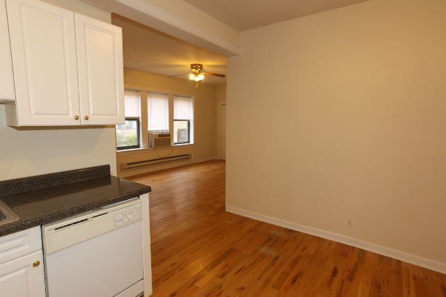 Foto del edificio - 3727 N Pine Grove Ave