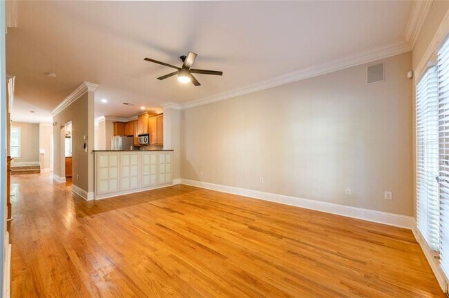 Building Photo - 5510 Glenridge Park NE