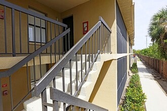 Building Photo - 5331 Summerlin Rd
